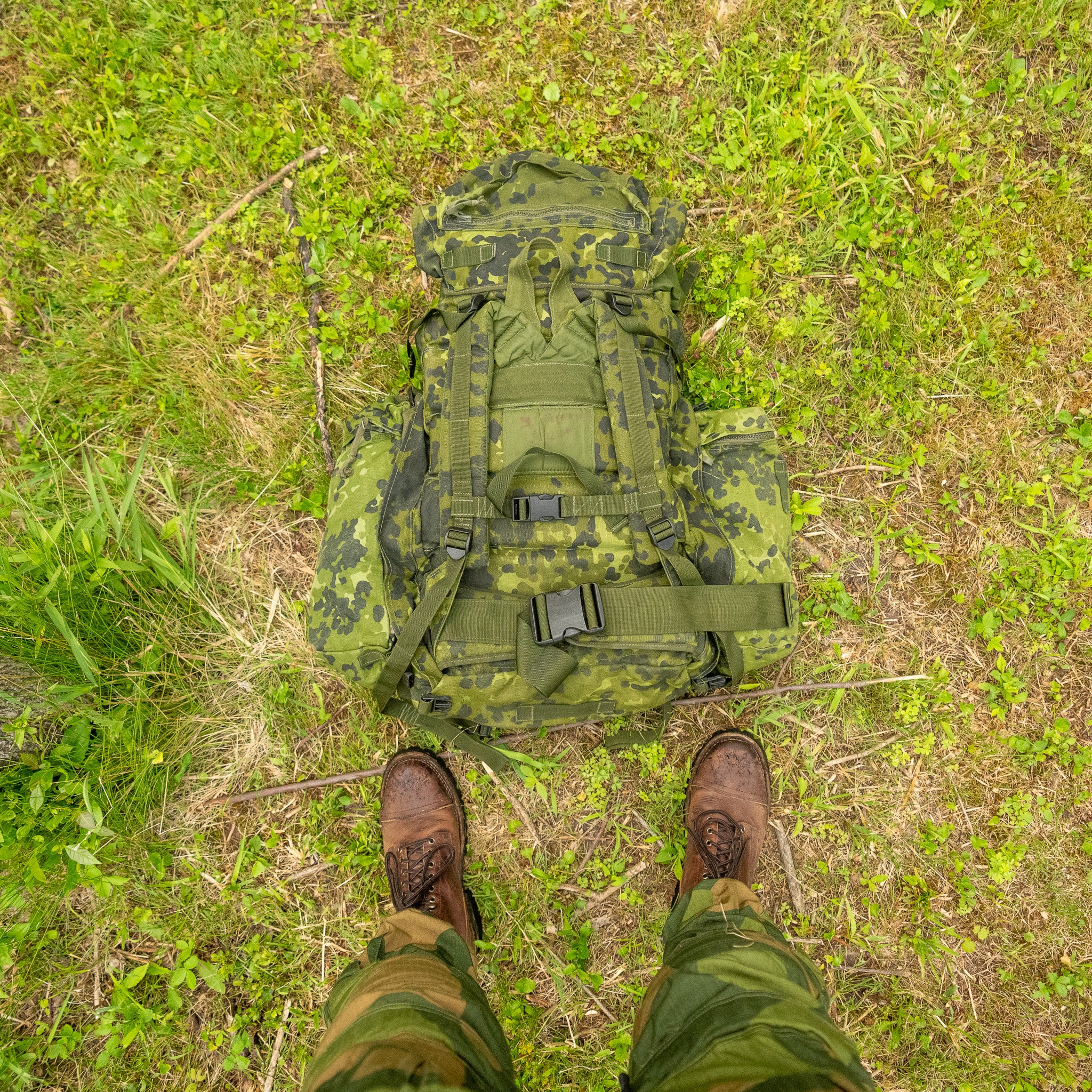 Issued Danish m/84 90L Rucksack W/Side bags