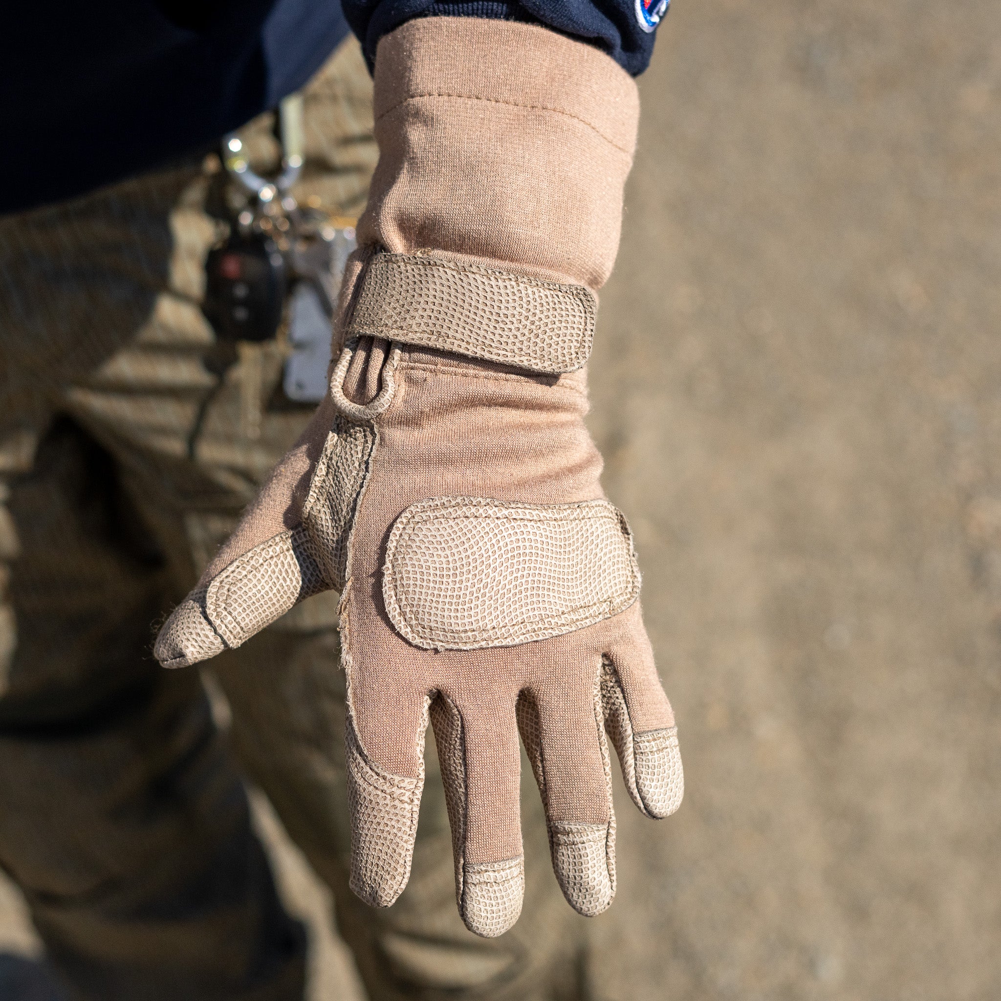 Unissued USMC Coyote Brown Nomex FROG Combat Gloves