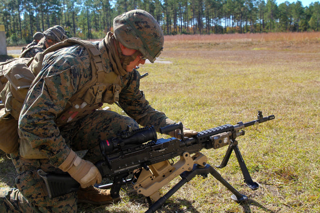 Unissued USMC Coyote Brown Nomex FROG Combat Gloves